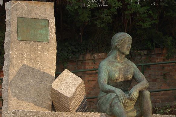 Führung Frauengeschichte: Trümmerfrauen-Denkmal